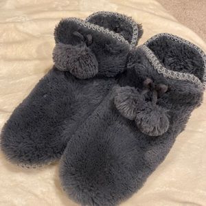Mukluks cozy slippers size M 7-8
